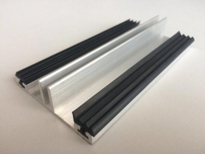 Profil'_alyuminievyj_prizhimnoj_baza